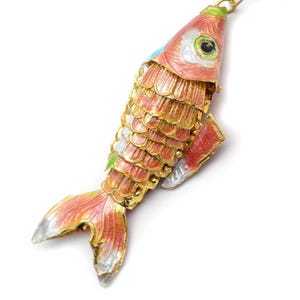 Pendentif poisson carpe émaillé cloisonné de grande taille de 80 ~ 85 mm de différentes couleurs pour la fabrication de colliers