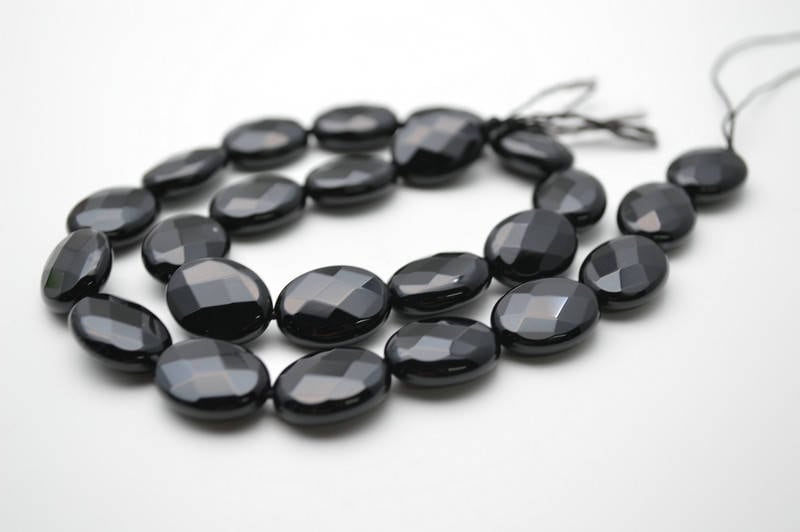 VENDU - Collier sautoir perles verre 4 couleurs - Le Grenier de Lisette VENDU - Collier sautoir perles verre 4 couleurs - Le Grenier de Lisette