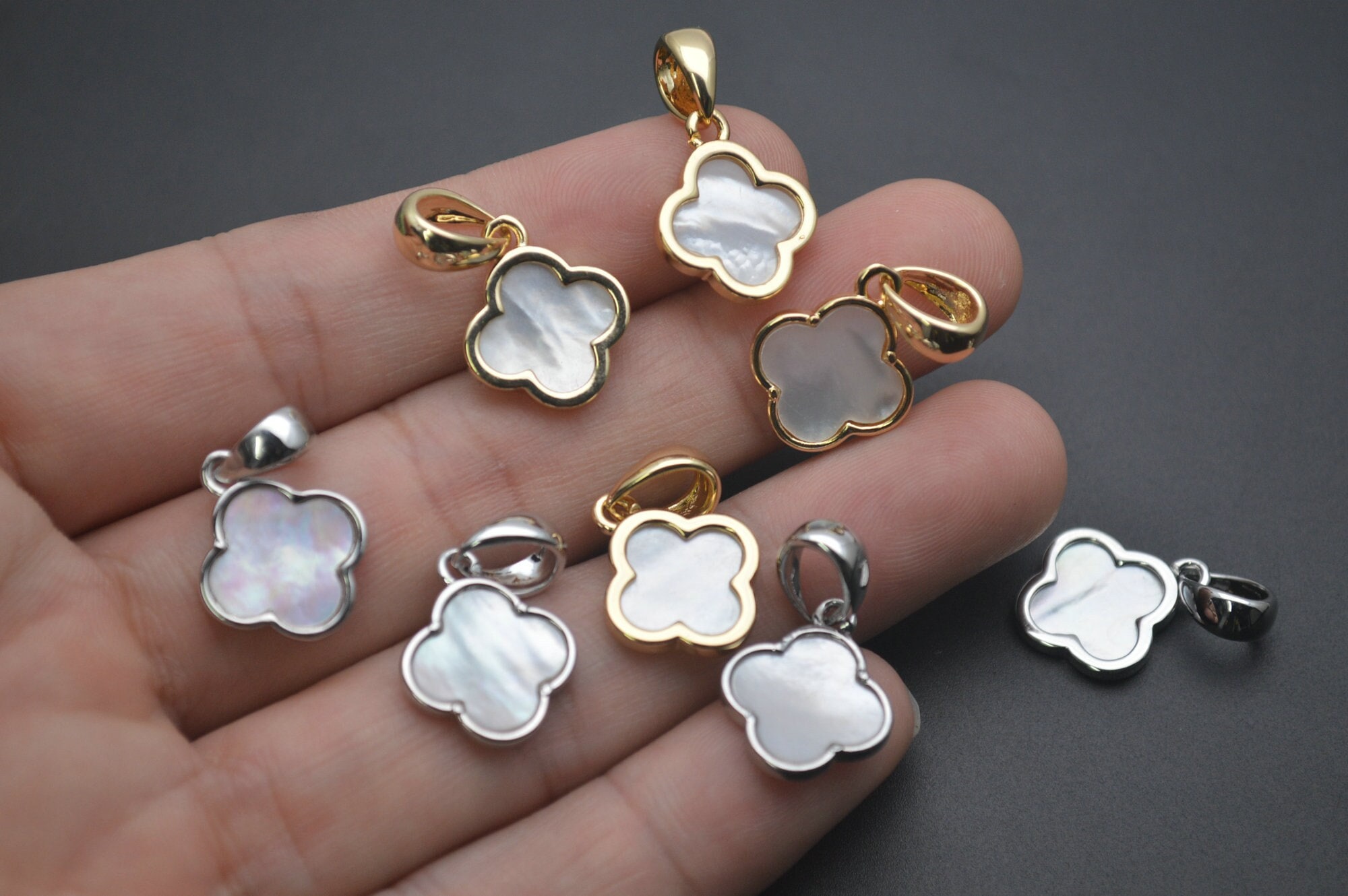 Mother of pearl clover necklace - Etsy 日本