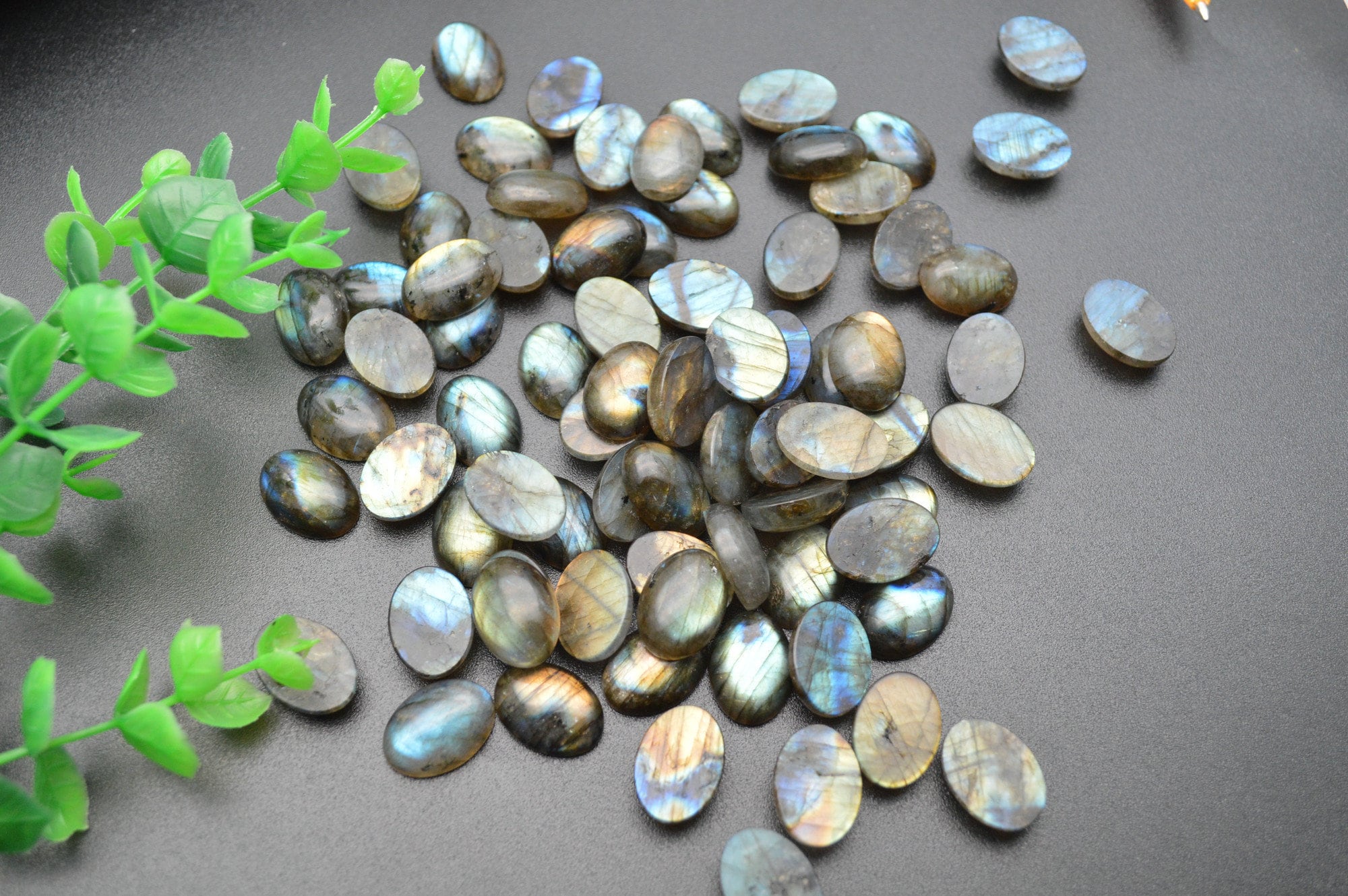 Lot De Labradorite 13x18 Mm Ovale – 250 Carats – Cabochons Naturels Multifeu – Qualité AAAAA+