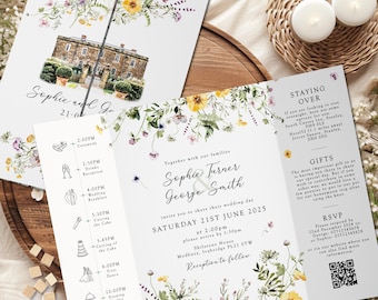 Puede incluir: Una invitación de boda con un diseño floral con flores amarillas y moradas. La invitación es para Sophie Turner y George Smith el sábado 21 de junio de 2025 en Shilstone House en Modbury, Ivybridge PL21 OTW. La invitación incluye un programa de eventos para el día, incluyendo la ceremonia, la recepción de bebidas, el desayuno de boda, el corte del pastel, el primer baile, el buffet de la noche y los sueños dulces.