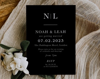 Könnte beinhalten: Schwarze und weiße Hochzeitseinladung mit den Initialen "NL" oben. Der Text lautet "Noah & Leah heiraten am 07.02.2023 The Paddington Hotel, London Bitte schließen Sie sich uns für einen Abend mit Cocktails und Tanz an! ab 19:00 Uhr RSVP bis 10.10.22 an 07712345678"