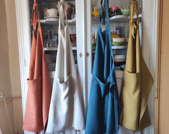 APRON in plain linen