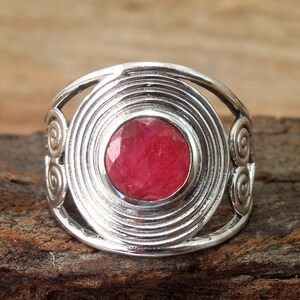 Anillo de plata maciza 925, anillo de rubí, anillo hecho a mano, anillo de diseñador, anillo llamativo