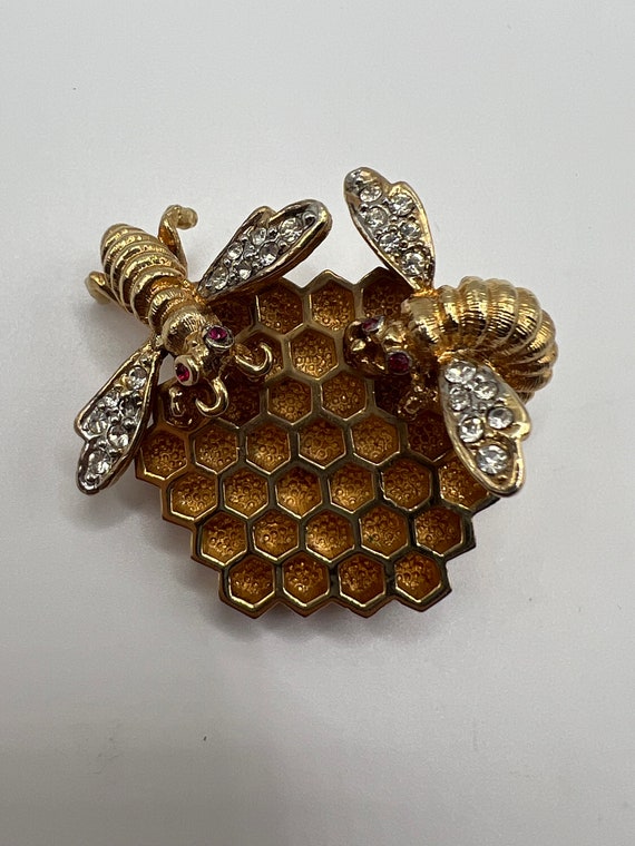 Boucher signed Bee Hive 9150P Honeycomb Gold Tone 