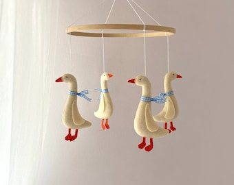 Chambre de bébé canard - Mobile pour bébé oie ruban bleu - décoration de chambre de bébé neutre - Mobile pour berceau fait main - Shower de bébé oies garçons/filles - feutre d'oie