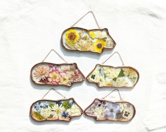 Stained Glass Guinea Pig with Pressed Flowers, Hamster Suncatcher, Guinea Pig Suncatcher, Large Guinea Pig Ornament, Pressed Flower Gift