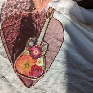 Pink Pressed Flower Guitar Stained Glass in Shape of Guitar Pick,  Guitar Pick Art, Acoustic Guitar Art, Guitar Hero Art, Guitar Hero Gift