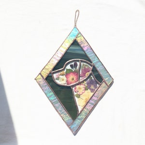 Labrador Retriever or Golden Retriever Suncatcher with Pressed Flowers, Dog Remembrance Gift, Dog Memory Gift, Labrador Suncatcher