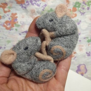 Cute mouse brooch Needle felted mouse Girl gift Felt animals mouse pin Animal brooch Gray  sleeping mouse brooch