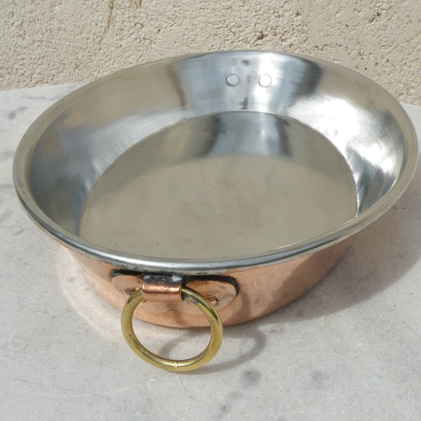 Antique Oval French Copper Gratin Roaster Pan. Stamped 30  Excellent Condition  Internal  Length 11.75"/29.8cm  Weight 1.24Lb/0.58kg