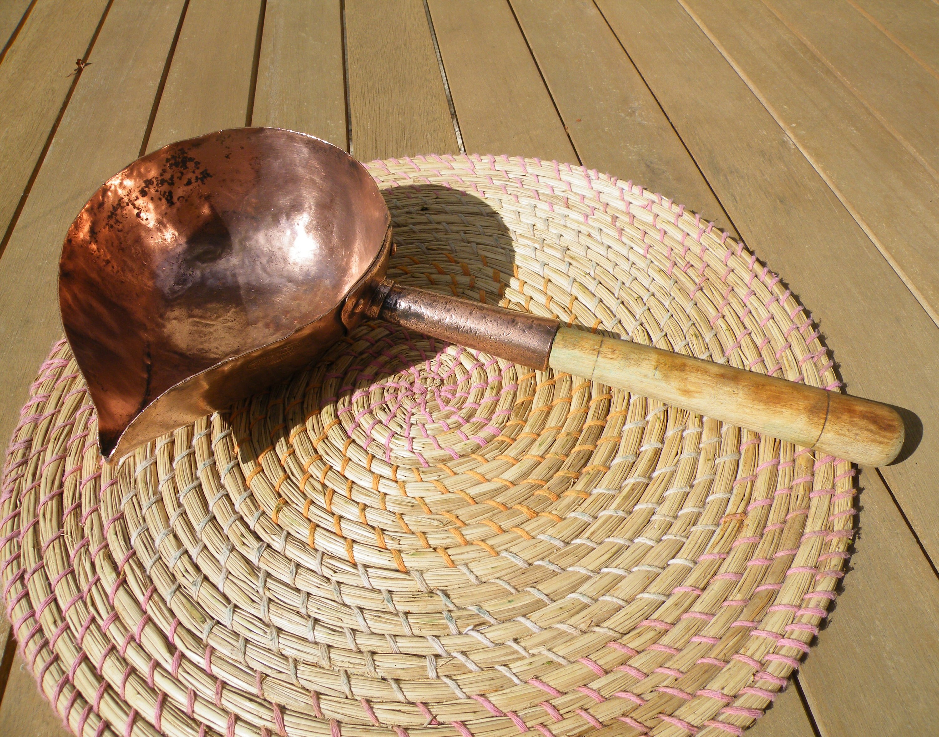 Estampillé Ancienne Poêle de Pâtisserie en Cuivre avec Bec Coulissant Long et Étroit. Int Diam 5.2 /