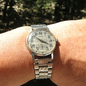 Vintage Pobeda USSR Mechanical Watch: Serviced Mens Wristwatch
