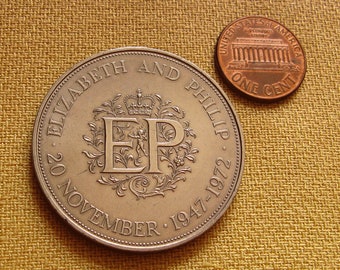 1972 British 25 Pence Coin: Elizabeth II Silver Wedding