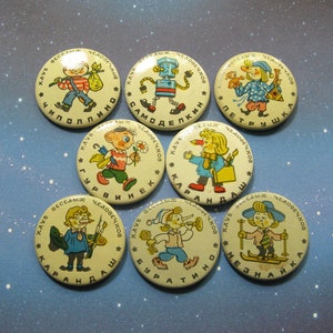 Vintage stripfiguren pins, sprookje pin, cartoon pins, pinocchio pin, burattino pin, gouden sleutel pin, pins voor kinderen, eend pin