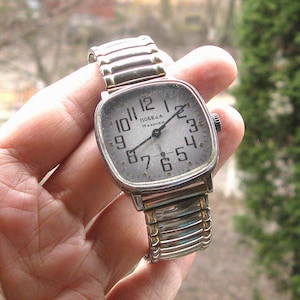 Vintage Pobeda Mechanical Watch: Serviced USSR Mens Wristwatch
