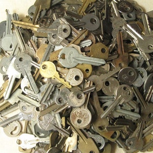 10 pcs Vintage Keys, Flat Keys, Old Keys, Steampunk Keys, Strange Keys, Keys Collections, Salvaged Keys, Instant Collection image 2