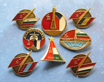 Pin's spatiaux vintage de l'URSS : insignes de collection pour les vols spatiaux internationaux