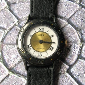 Working Zaria Mechanical Watch: USSR Vintage Wristwatch, 21 Jewels