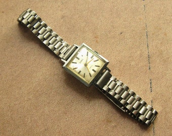 Vintage Zaria Wrist Watch with Bracelet - USSR 70s (For Parts/Repair)