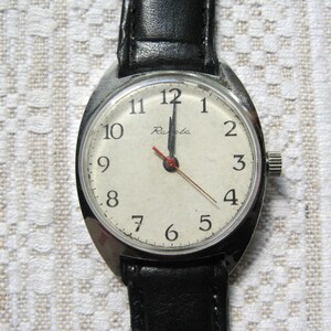 Working Raketa Mechanical Watch: USSR Vintage Men&#39;s Wristwatch