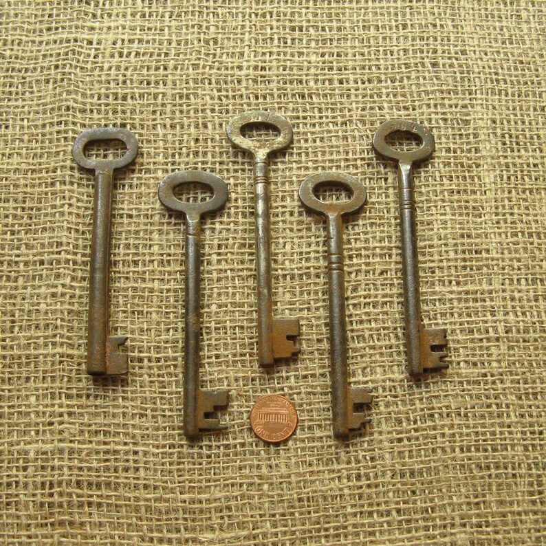 Set of 5 Old Skeleton Keys Antique Keys Primitive Keys Etsy
