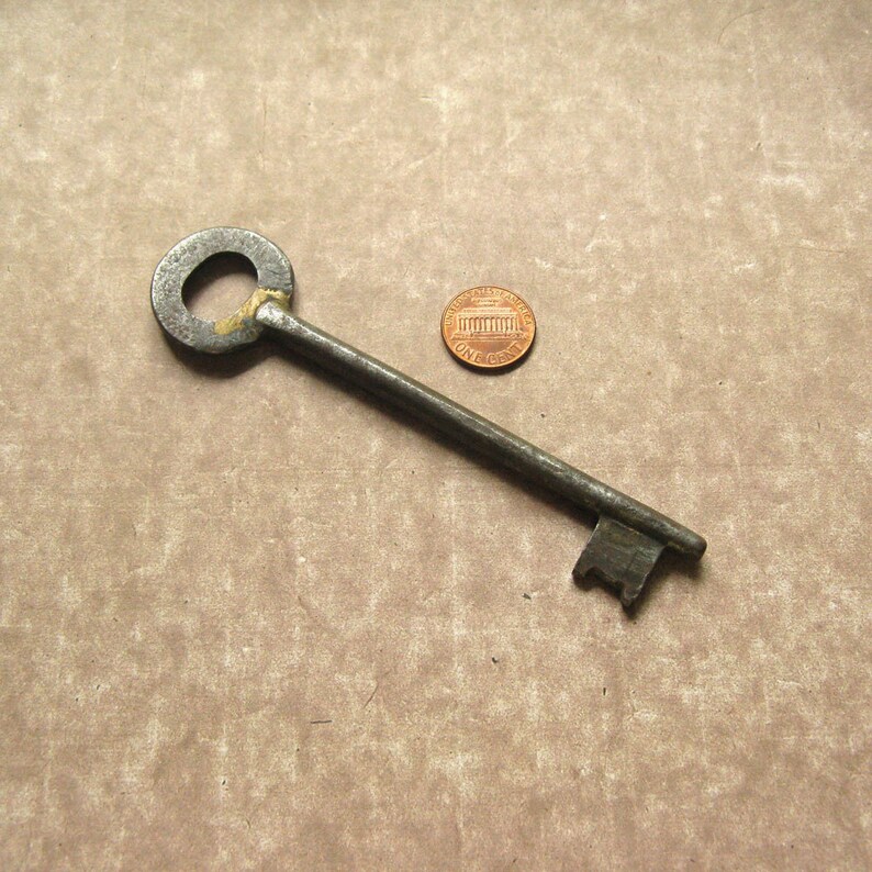 Rusty Key 4,5 Antique Key Antique Castle Key Antique Barn Key Skeleton Key Primitive Key Vintage Gate Key Huge Iron Key
