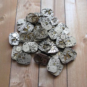 16 Vintage Watch Movements: Steampunk Supplies, Jewelry Parts