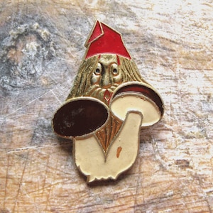 Vintage Cartoon Characters Pin, Cartoon Badge, Pins for Collectors, Pins for Kids, Collectible Badge, Magician Pin