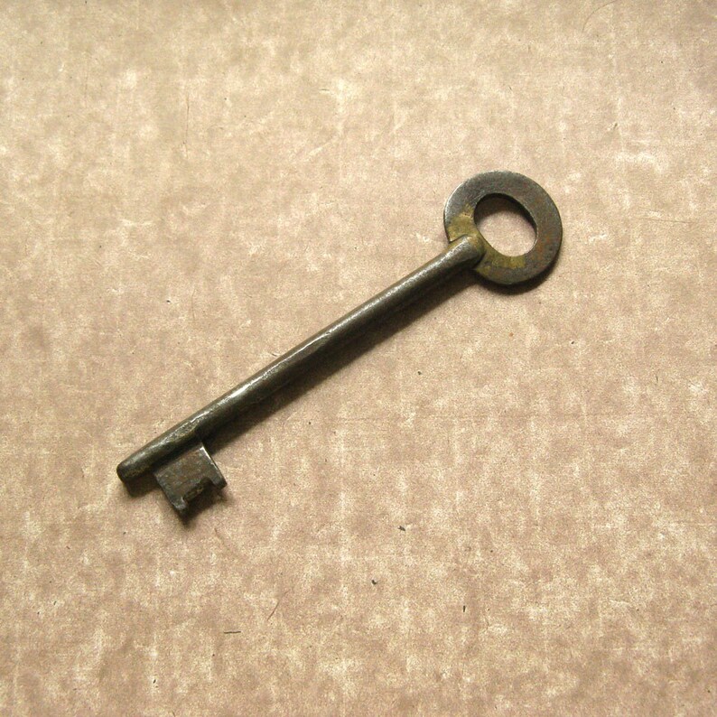Rusty Key 4,5 Antique Key Antique Castle Key Antique Barn Key Skeleton Key Primitive Key Vintage Gate Key Huge Iron Key