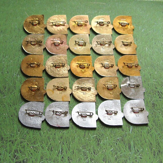 ヴィンテージ　ソ連　サッカー　ピンバッジ　2個セット ヴィンテージ ソビエト フットボール クラブ ピンバッジ、ソ連
