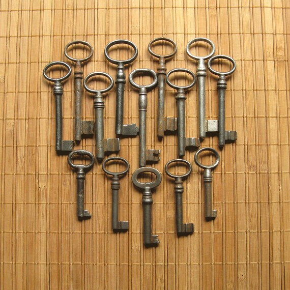 Set von 14 alten Skelett-Schlüsseln, Antike Schlüssel, primitive Schlüssel,  Antike Skelett-Schlüssel, Hochzeitsschlüssel, Schlüssel zu meinem Herzen,  Mittlerer Schlüssel -  Österreich