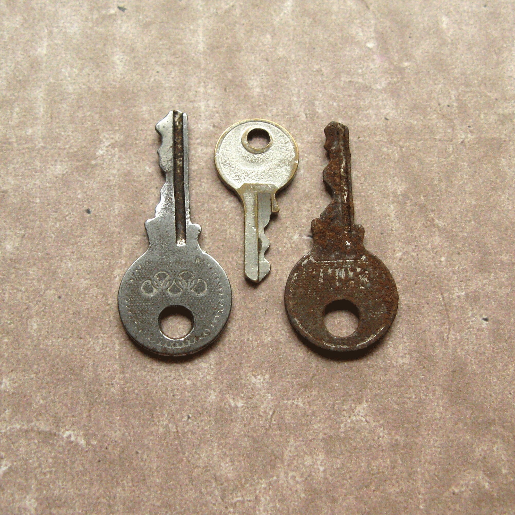 Small Old Keys Vintage Flat Keys Primitive Keys Vintage Key Etsy