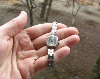 Vintage Zaria Watch with Bracelet - USSR 70s (For Parts/Repair)