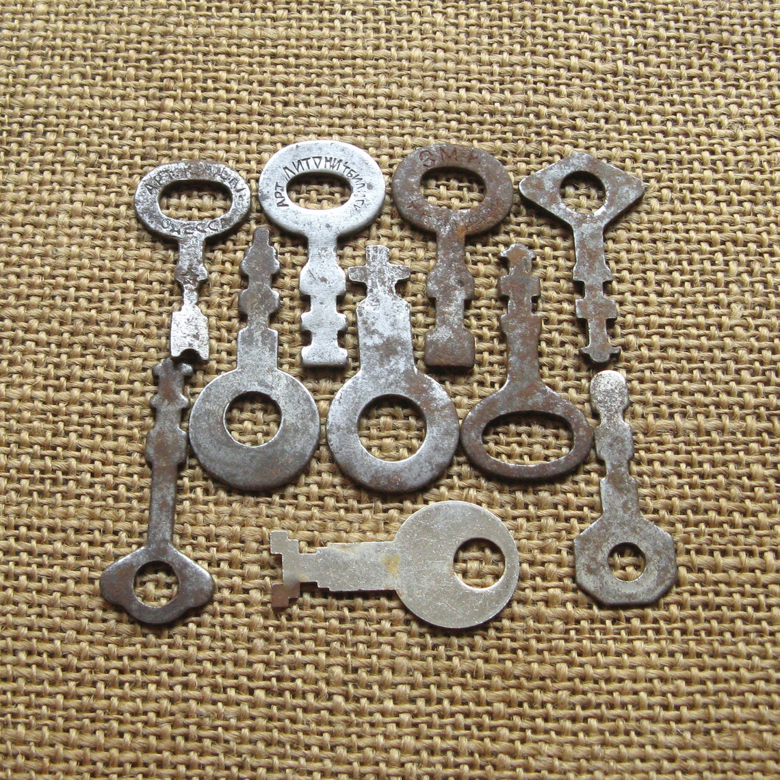 Vintage Skeleton Keys Old Fashioned Keys Small Metal Keys Etsy