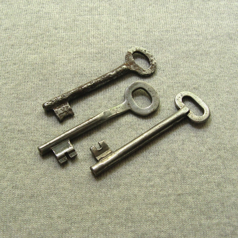 Vintage Skeleton Keys Old Fashioned Keys Large Metal Keys Etsy
