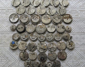Assortiment de mouvements de montre : accessoires steampunk, pièces de montres anciennes