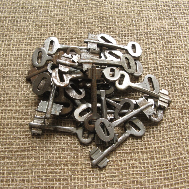 Vintage Metal Keys Silvertone Metal Key Rusty Hardware Etsy