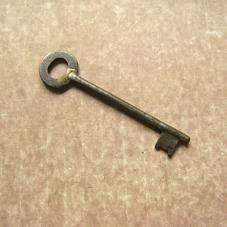 Rusty Key 4,5 Antique Key Antique Castle Key Antique Barn Key Skeleton Key Primitive Key Vintage Gate Key Huge Iron Key