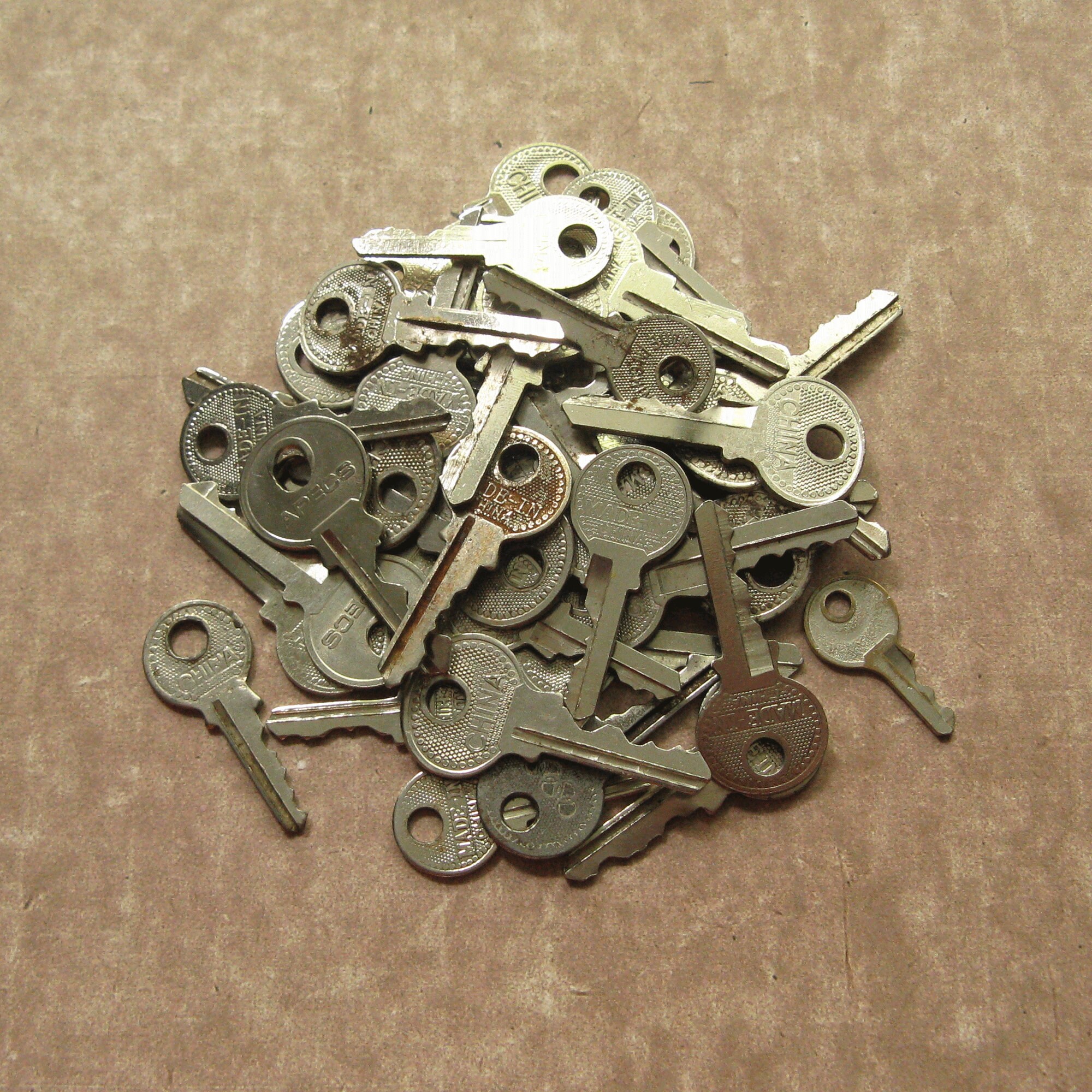 Small Old Keys Vintage Flat Keys Primitive Keys Vintage Key Etsy