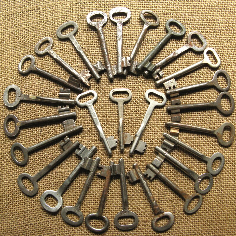 Vintage Metal Keys Rusty Hardware Scrap Craft Supply Etsy