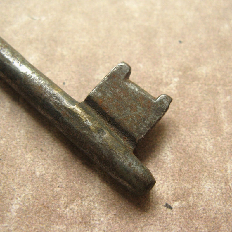 Rusty Key 4,5 Antique Key Antique Castle Key Antique Barn Key Skeleton Key Primitive Key Vintage Gate Key Huge Iron Key