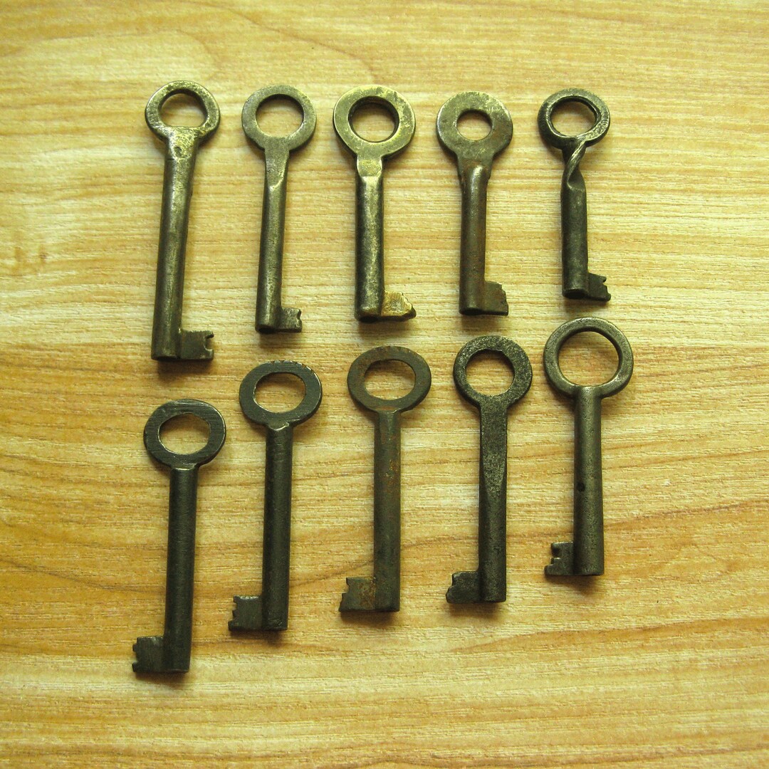 10 Vintage Keys, Vintage Finding, Old Unusual Keys, Small Old Keys ...