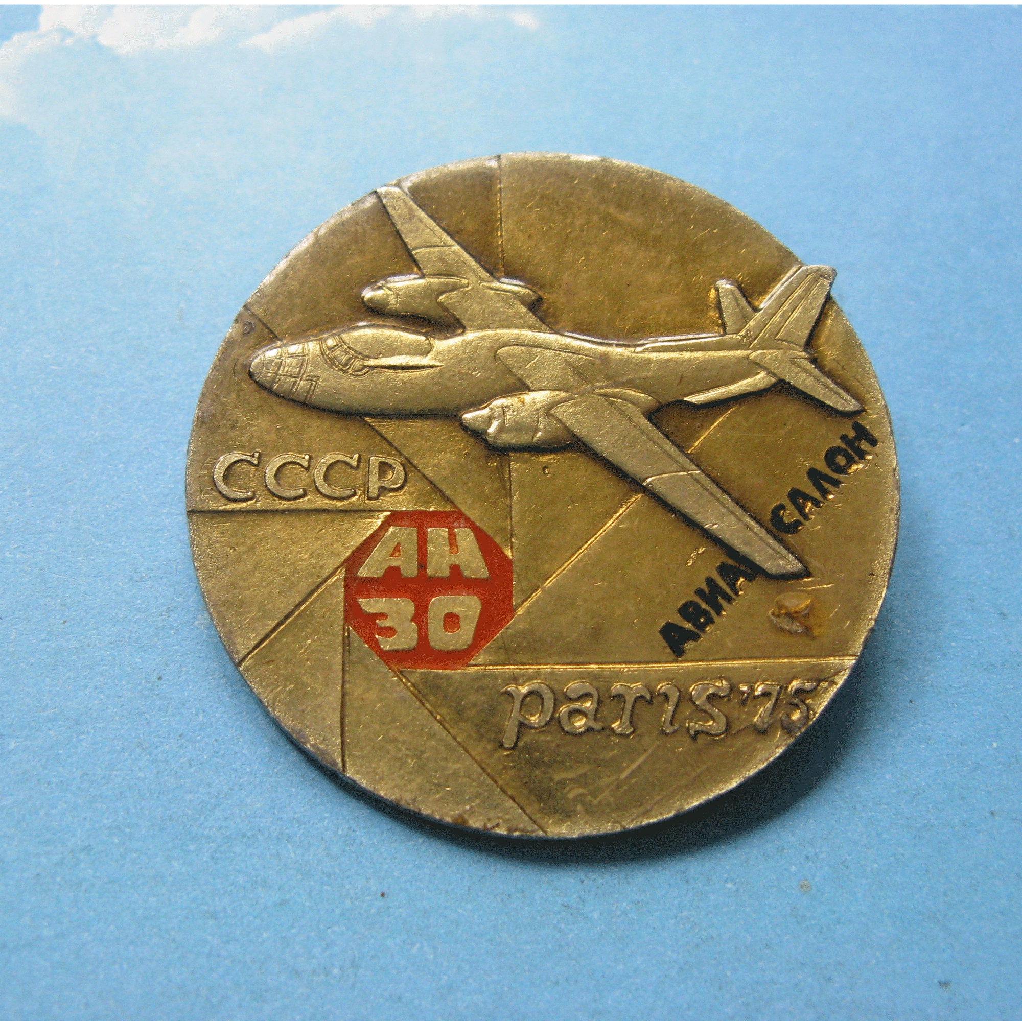 Lot De 70 Pins Et Insignes Aviation Soviétique / URSS / Ukraine - Occasion - Collection Militaria
