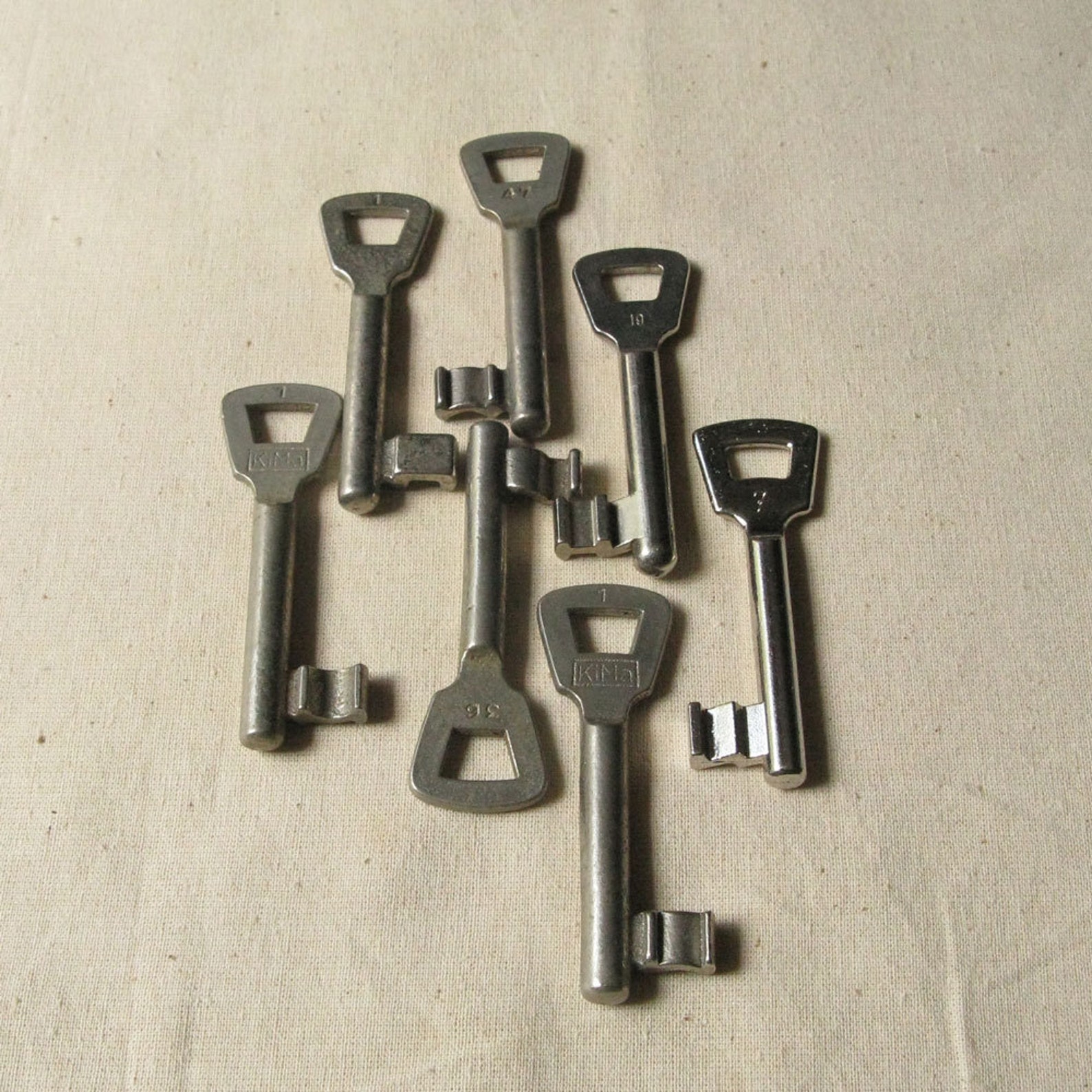 Vintage Skeleton Keys Old Fashioned Keys Large Metal Keys Etsy