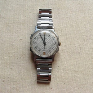 Vintage Pobeda Mechanical Watch: Serviced USSR Mens Wristwatch
