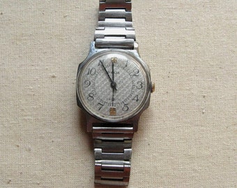 Vintage Pobeda Mechanical Watch: Serviced USSR Mens Wristwatch
