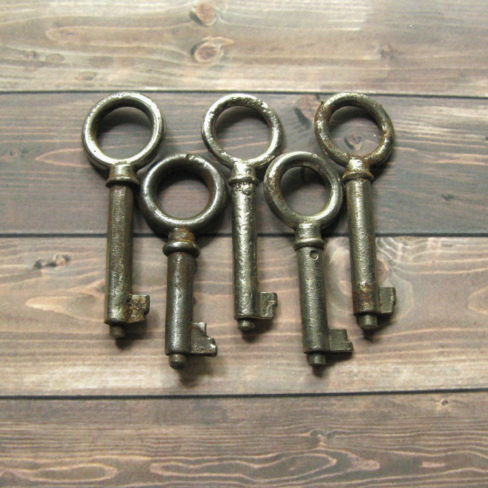 Vintage Metal Keys Silvertone Metal Key Rusty Hardware Etsy