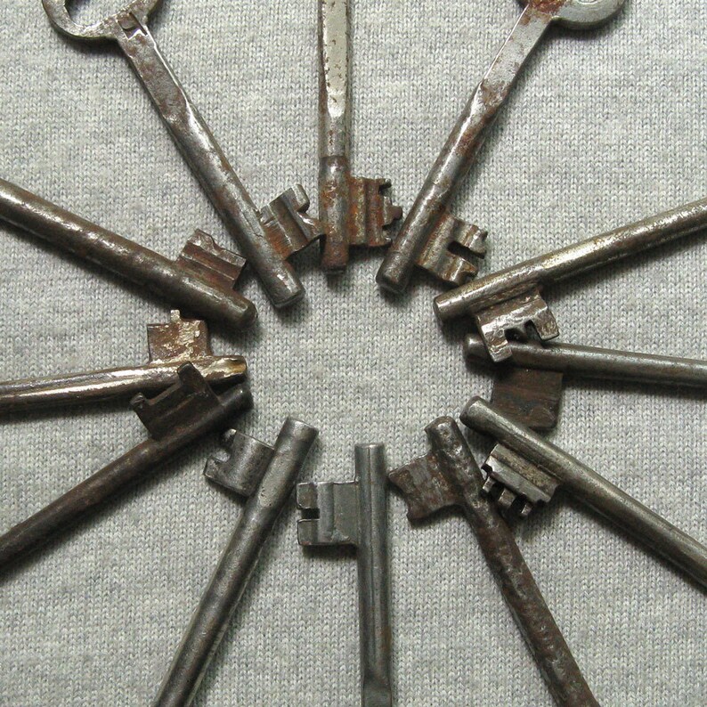 Vintage Skeleton Keys Old Fashioned Keys Large Metal Keys Etsy