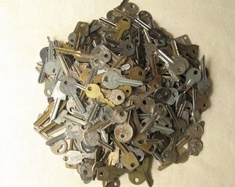 10 pcs Vintage Keys, Flat Keys, Old Keys, Steampunk Keys, Strange Keys, Keys Collections, Salvaged Keys, Instant Collection